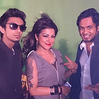 Anirudh, ‘Hip Hop Tamizha’ Aadhi and Hard Kaur's Chicken dance in Chennai city Gangsta song will