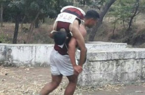 Inspiring: Man carries injured comrade on back to help him complete race