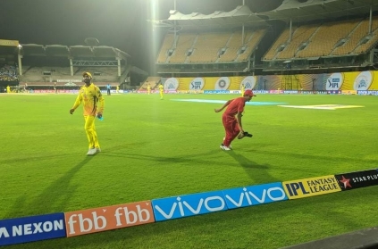 Slippers hurled towards players at Chepauk stadium