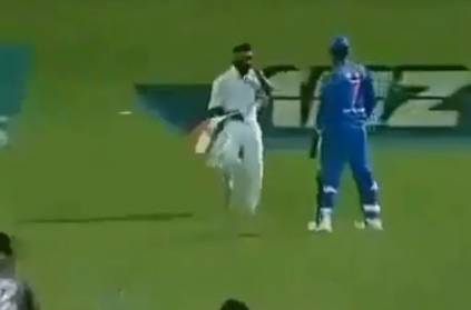 MS Dhonis patriotic gesture during match will leave you awestruck MS Dhonis patriotic gesture during match will leave you awestruck
