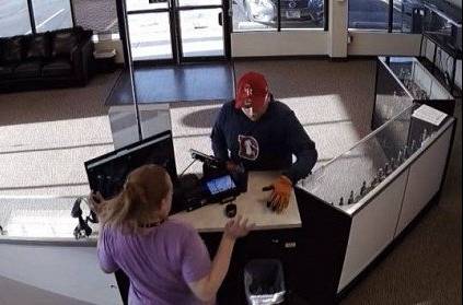 Burglar\'s pants drop while robbing store