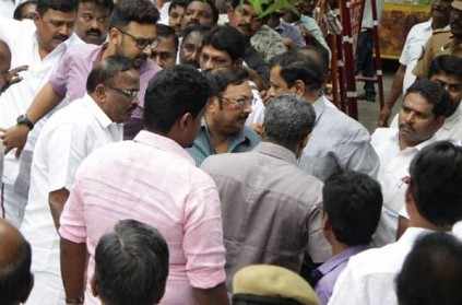 Son MK Azhagiri pays visit to DMK Chief Karunanidhi