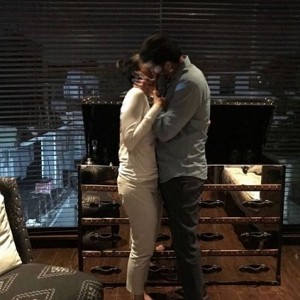 Mahesh Babu shares a passionate thank you kiss with his lady!