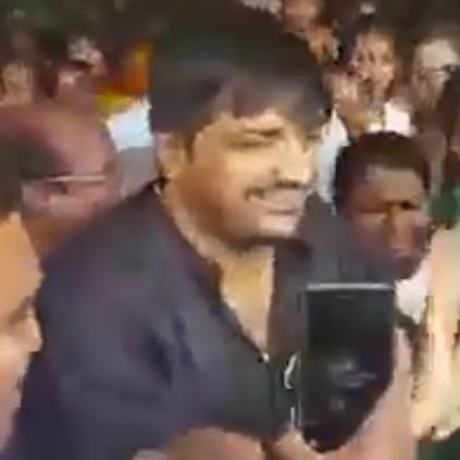 Sathish shares video after being surrounded by fans at Sakthi kailassh Women’s College in Salem